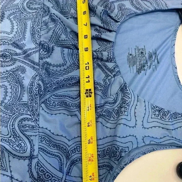 Patagonia women’s sleeveless top blue & Navy design polyester/spandex size large - Picture 3 of 5